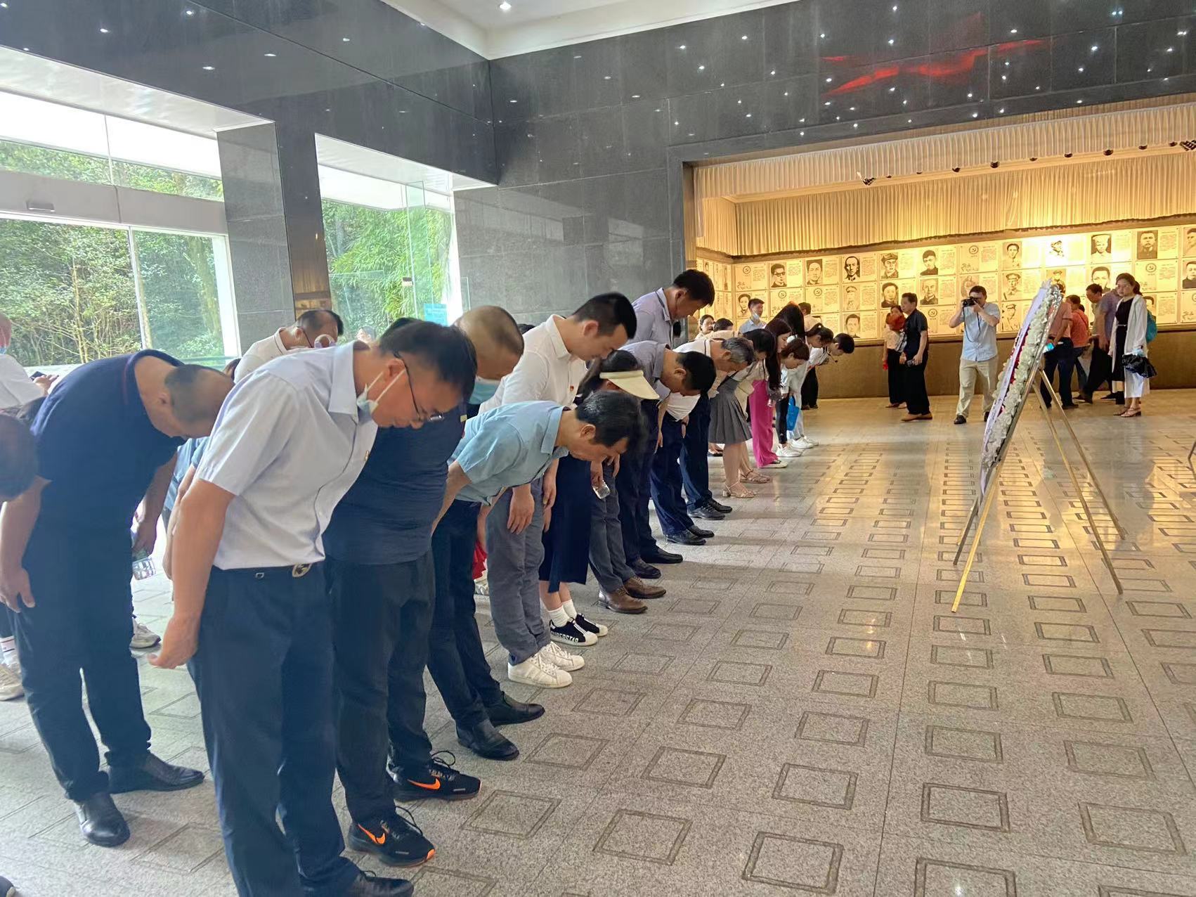 1657015805905191.jpg 1657015805905191.jpg